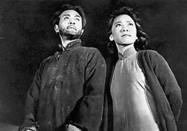 电影《烈火中永生》剧照1949年,解放军捷报频传,身在渣滓洞的江竹筠却