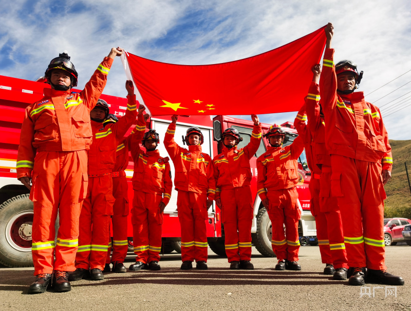 高原火焰蓝 守护中国红