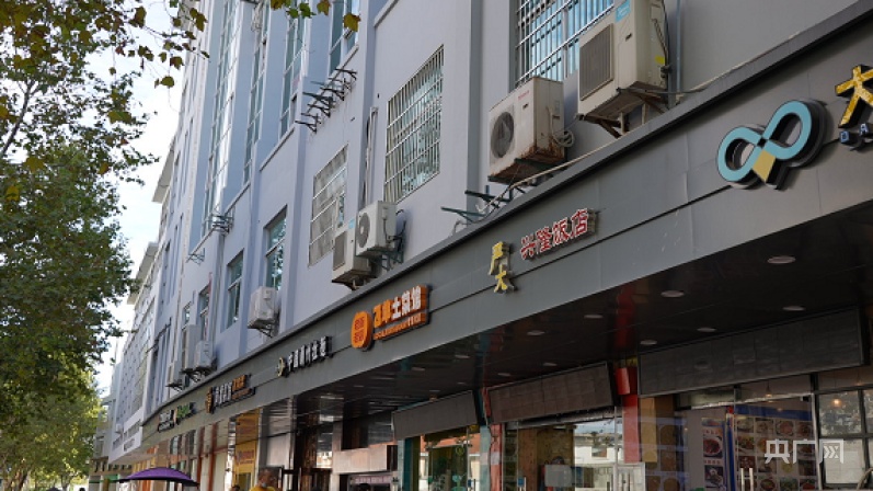 统一的店牌店招(央广网发 杜生慧摄)