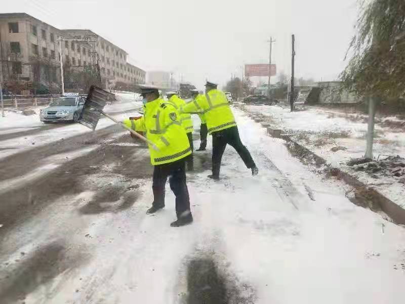 辽宁锦州地区普降大雪到暴雪