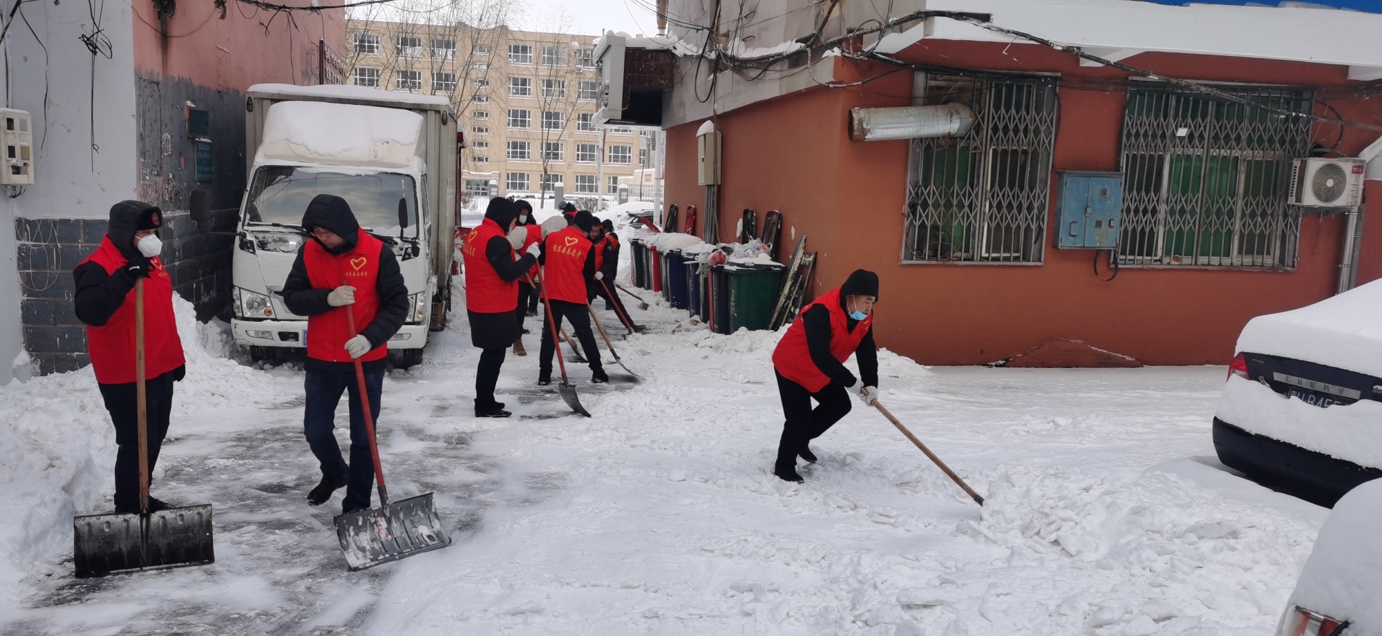 鸡东县迅速行动全力以赴应对暴雪_央广网