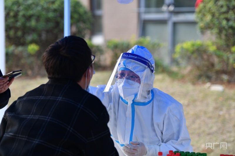 筑牢疫情防控网直击安徽滁州市区全员核酸检测现场