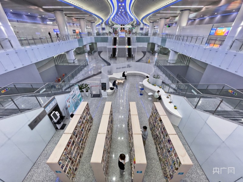 组图世界读书日来广州地铁打卡旅途中的图书馆