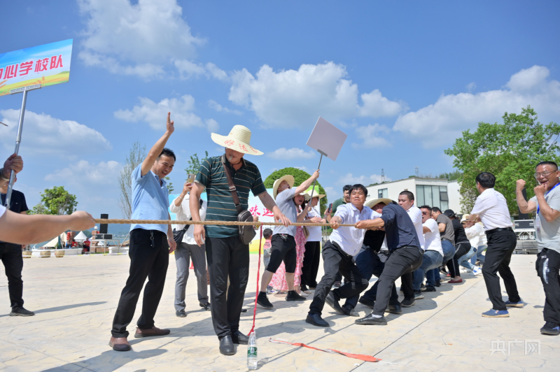 芒果体育湖南省双峰县首届农民趣味运动会举行