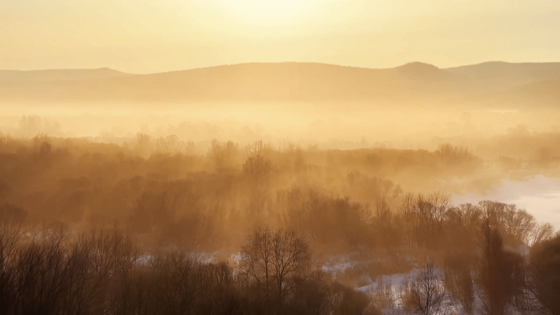 航瞰内蒙古｜“中国冷极”上演河雾奇观