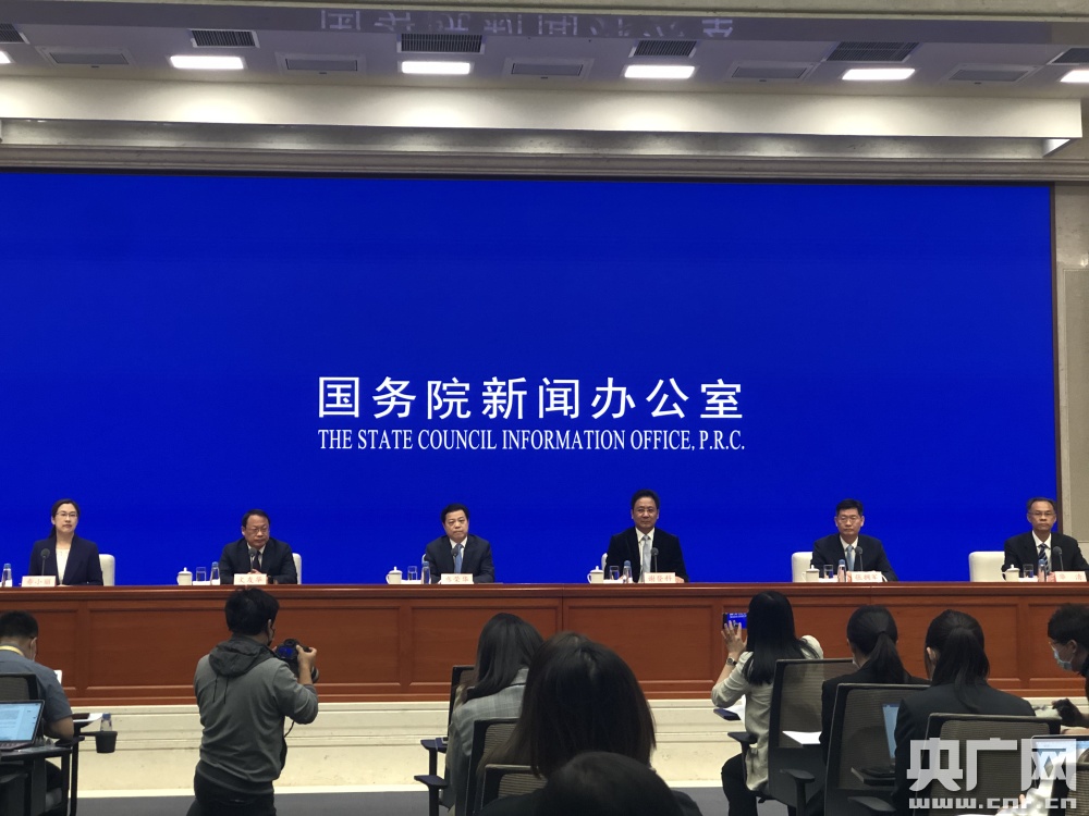 发布会上,国家互联网信息办公室网络综合治理局局长张拥军在谈到规范"