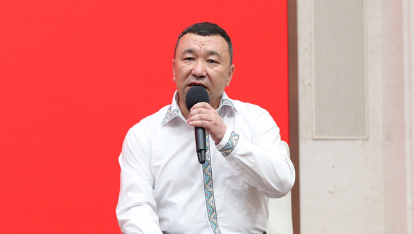 新疆维吾尔自治区阿克苏地区阿瓦提县县委副书记,县长吾布力喀斯木