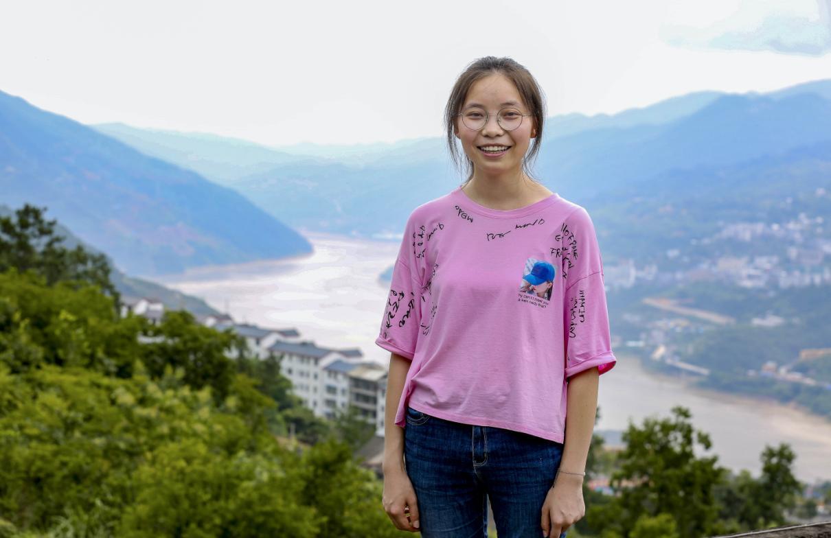 湖北巴东赵丹丹以 571 分的好成绩被武汉科技大学录取