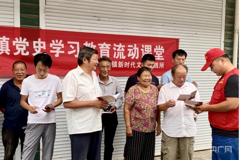 区县联播针对全镇党员中外出务工人员较多,年迈党员无法参加固定学习