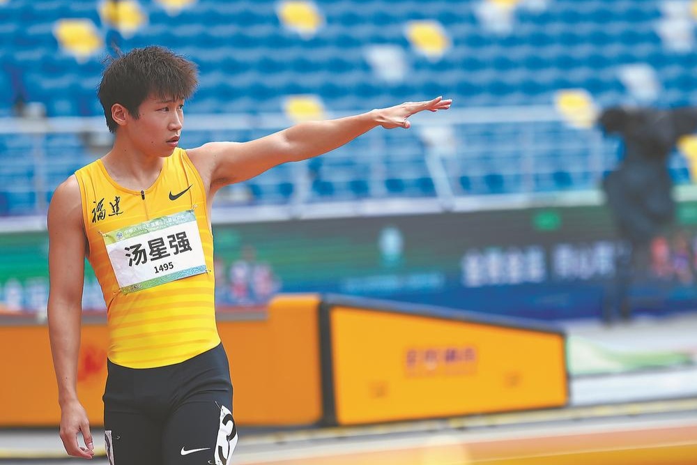 汤星强为福建田径实现突破.新华社林雨薇赛前给自己打气.