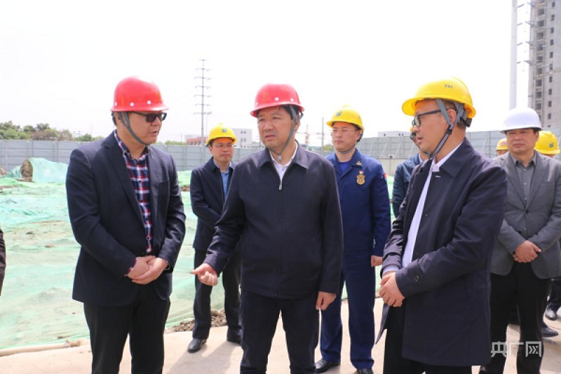 区委书记张笑在党史学习教育中为群众解难题 (央广网发 淮安区委宣传