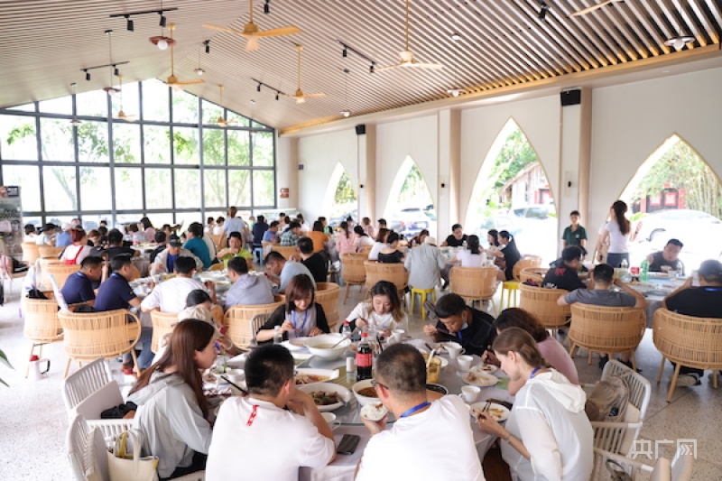 南强·大路坡美丽乡村路坡餐饮生意火爆 央广网发 碧桂园 供图