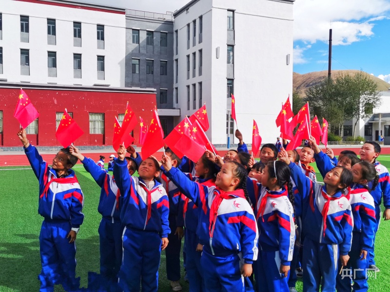 玉树州红旗小学简介图片