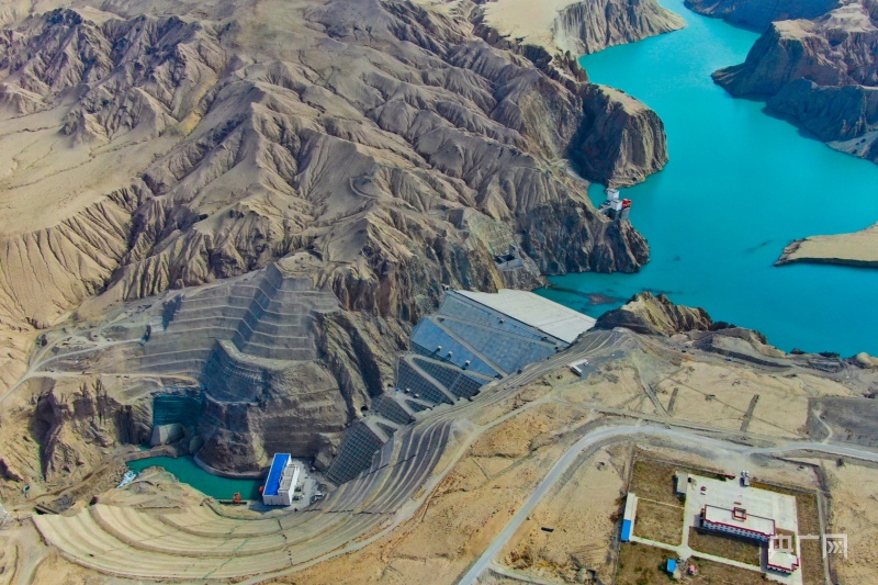 新疆且末:大石门水利枢纽工程成功蓄水并网发电