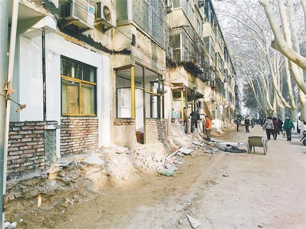 在郑州市金水区辖区街道办事处的组织下,对这个小区进行了改造,使小区