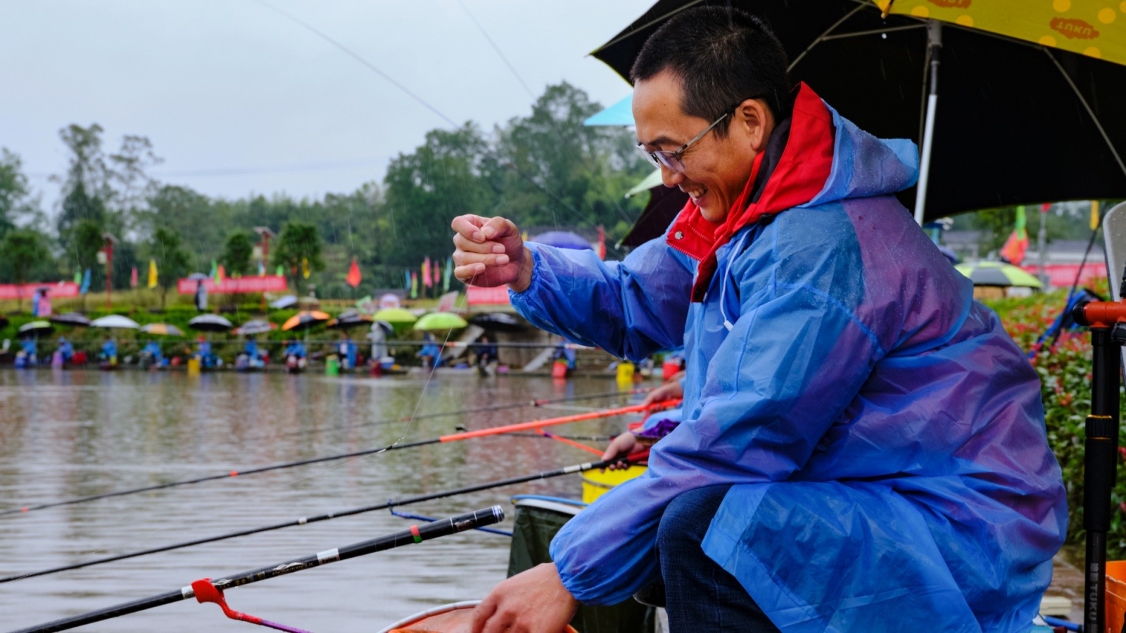 336名垂钓爱好者齐聚垫江龙溪河抛竿竞技