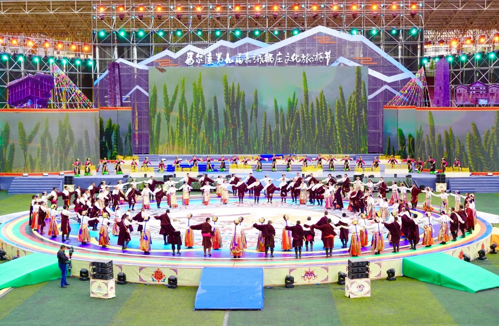 第九届嘉绒锅庄文化旅游节在四川马尔康开幕_央广网