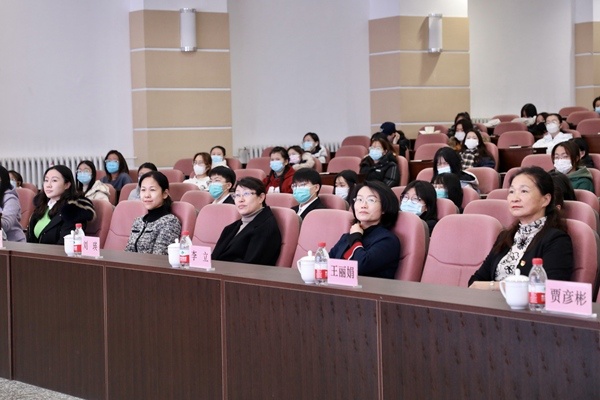 长春市妇女联合会副主席李立,市政府妇女儿童工作委员会办公室常务副