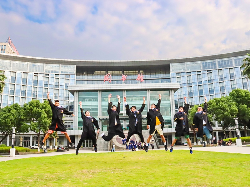 (西南政法大学学生们,学校供图,央广网发)