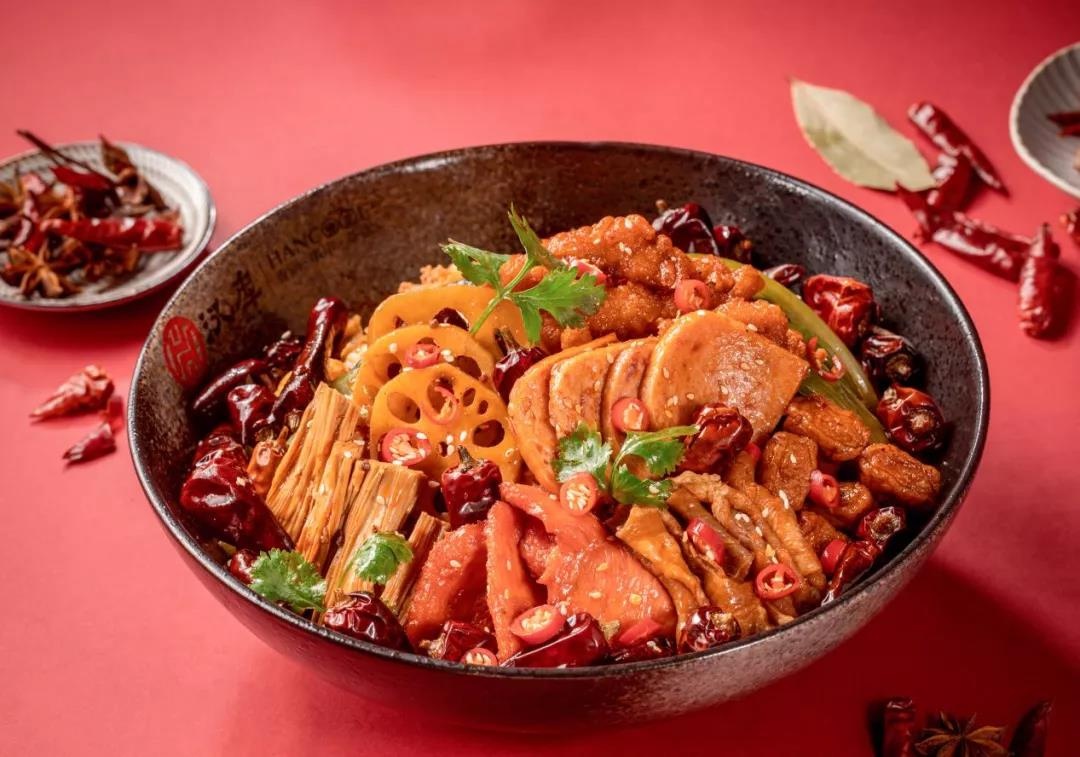 汉库麻辣香锅的进击之路,以"餐 饮"模式突围