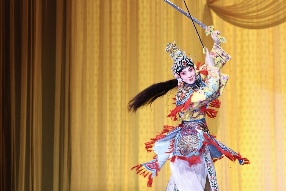 梅派青衣史依弘演出遭手机拍摄"洗礼",小屏时代的剧场礼仪哪去了?