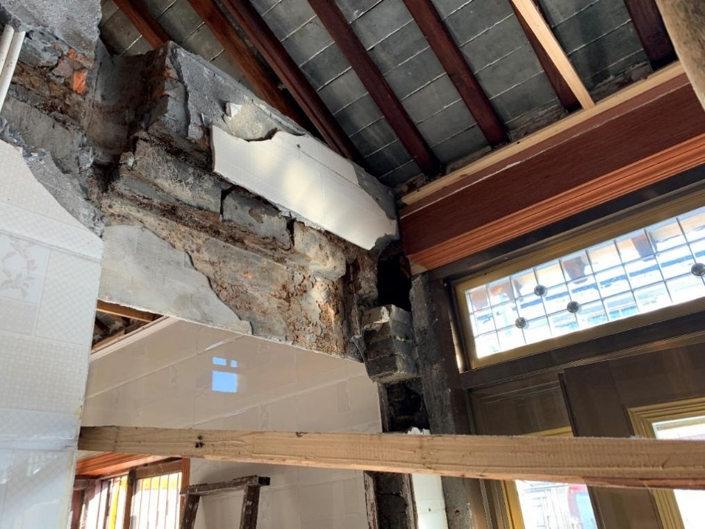 王长龙家被白蚁侵害的房屋(央广网发 钱雪摄)