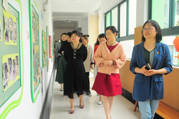 江苏频道 区县联播5月初,无锡市新吴区春潮幼儿园大班组的小朋友,怀着