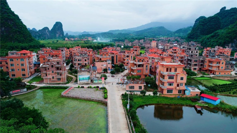 平乐县青龙乡龙山村风光秀丽,环境优美(央广网发 何世傲摄)央广网南宁