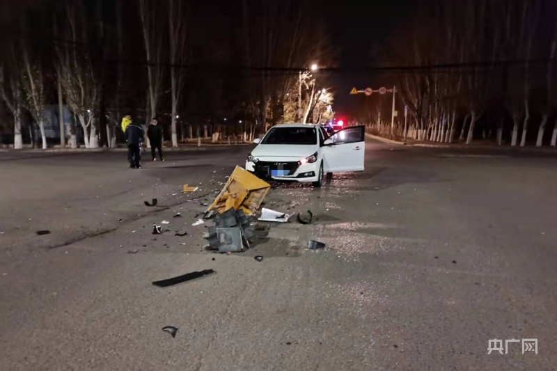 新疆克拉玛依:男子开车打瞌睡 一撞赔2万元