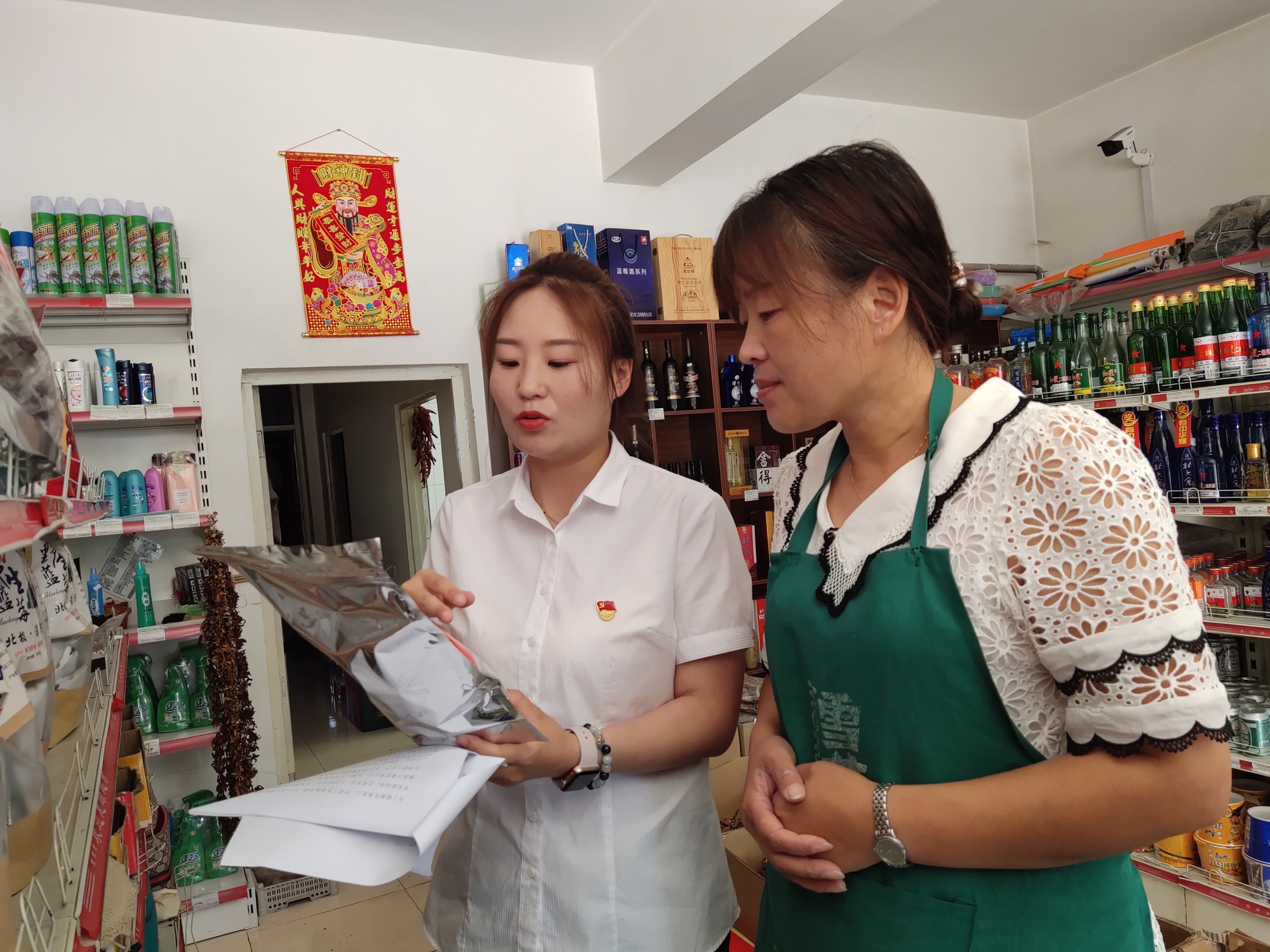 地区第二名的成绩,被录取为漠河市北极镇洛古河村党支部书记助理