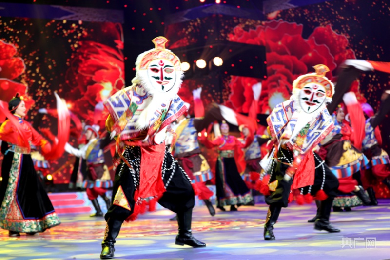 青海广播电视台2022藏历水虎新年文艺晚会剧照(央广网发 才让扎西摄)
