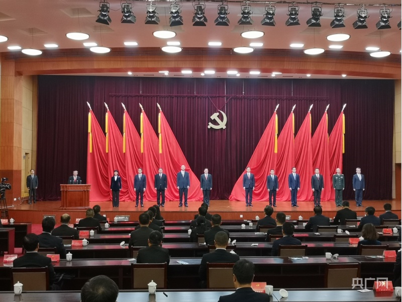 新当选的中共贵阳市委书记胡忠雄,市委副书记马宁宇,陶平生,市委常