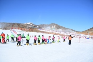 20212022雪季廊坊市小学生滑雪冬令营活动圆满落幕(图5)