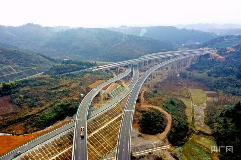 貴州江口至玉屏高速公路建成通車試運營