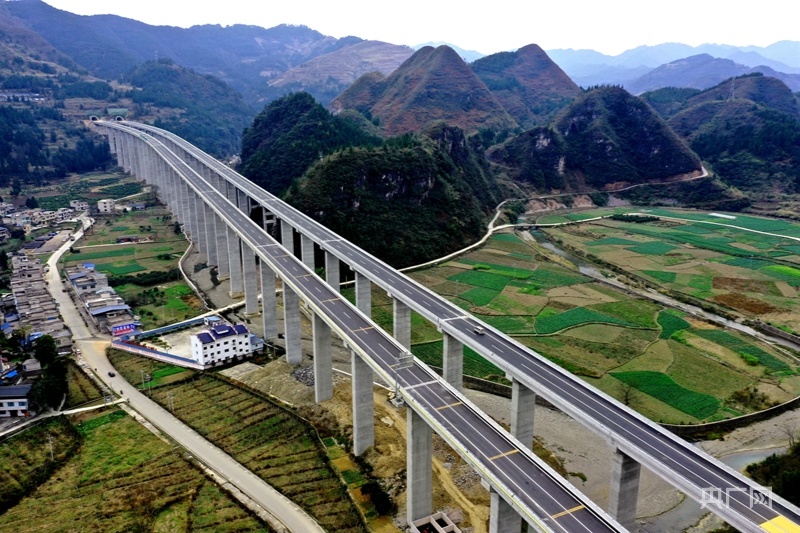 贵州江口至玉屏高速公路建成通车试运营