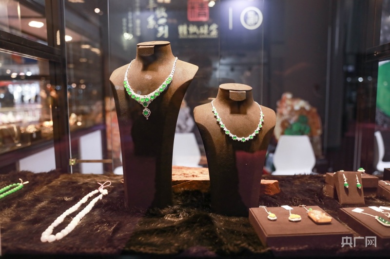 【组图】2022世界珠宝发展大会暨海南国际珠宝展开幕 璀璨珠宝赏心悦