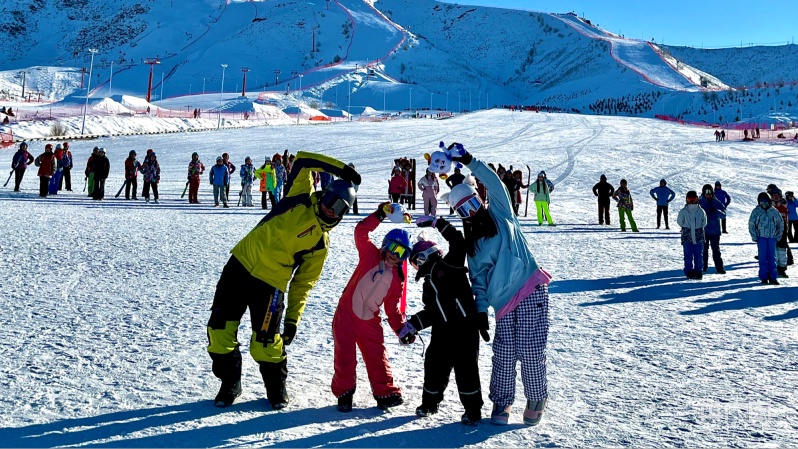 首屆阿勒泰滑雪節暨十六屆人類滑雪起源地紀念日開幕