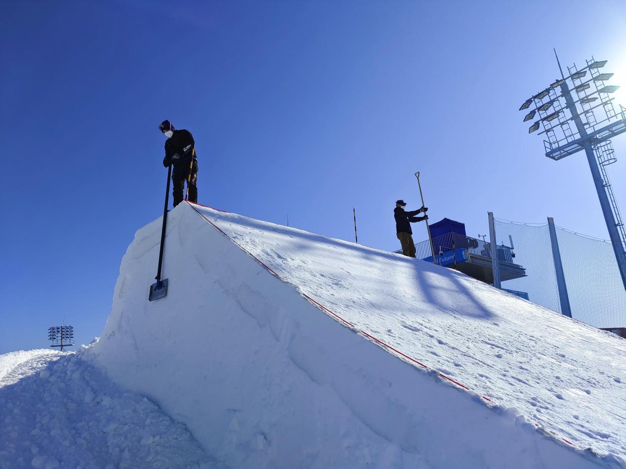 起跳臺搭建完畢首鋼滑雪大跳臺賽道塑形基本完成