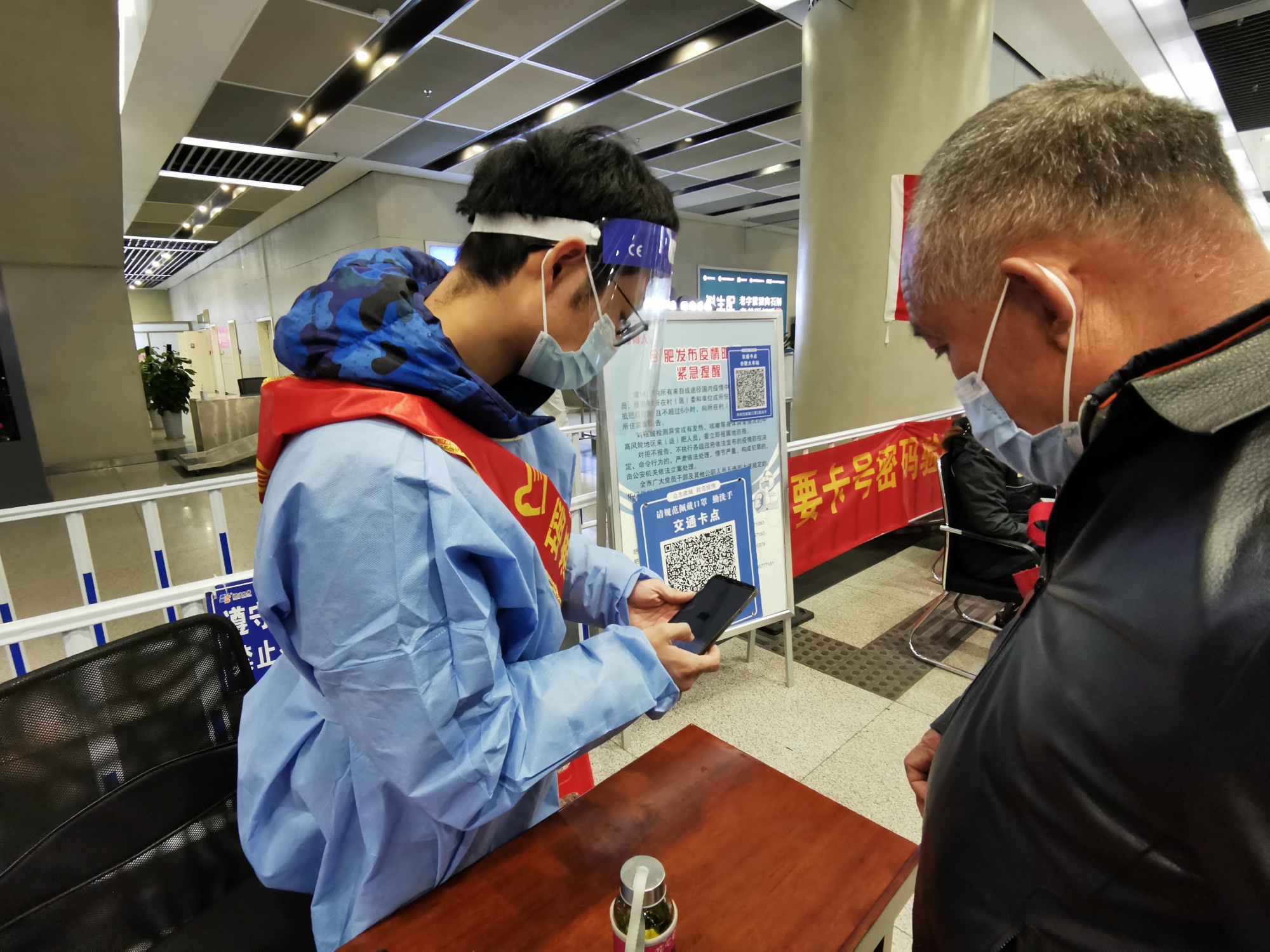 大学生防疫照片图片