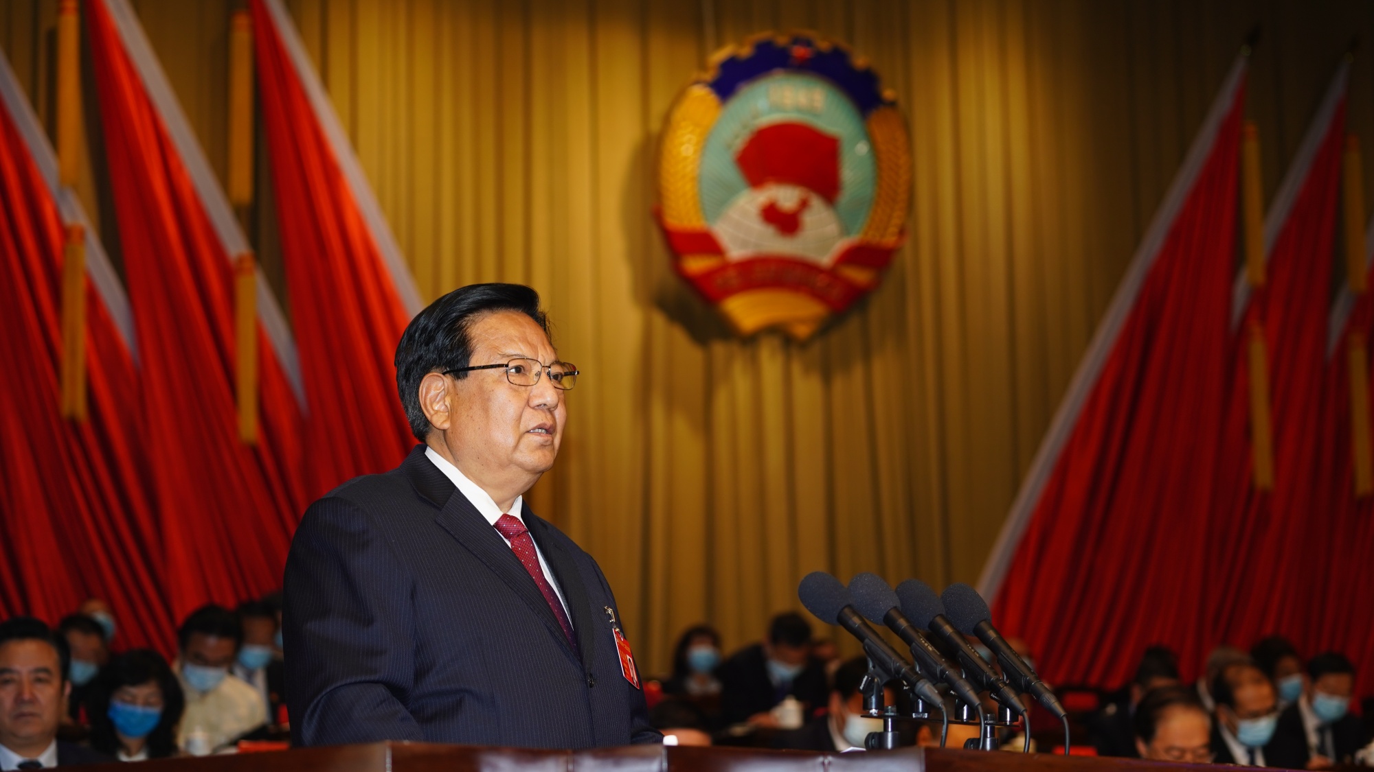 青海省政协主席多杰热旦作工作报告(央广网记者张海东摄)央广网西宁1