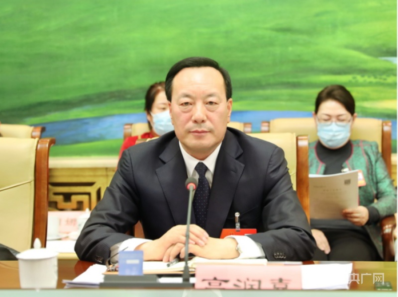 内蒙古自治区人大代表,呼伦贝尔市委书记高润喜(央广网发 张晓琦 摄)