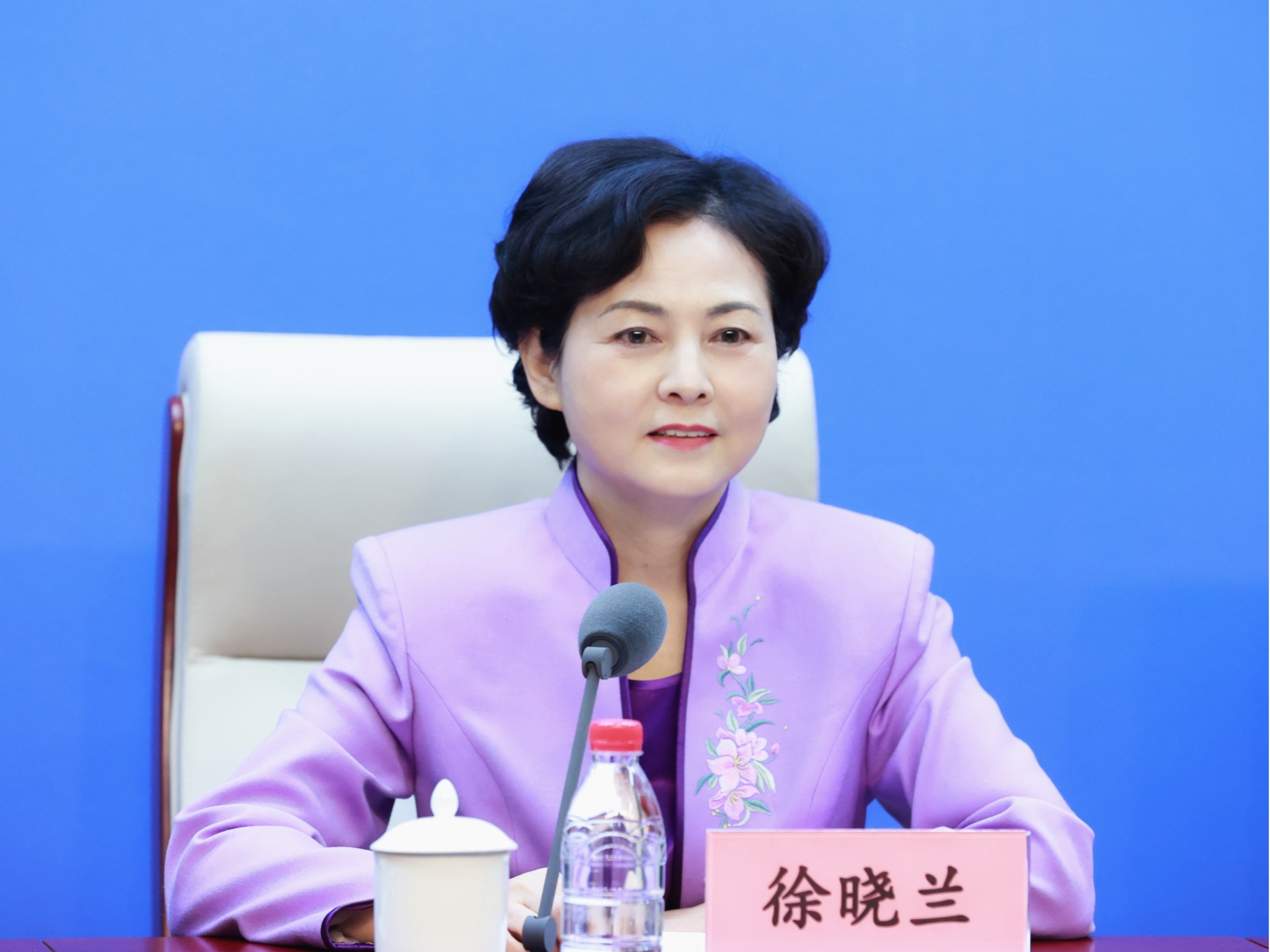 工信部副部长中小企业纾困解难见实效2021年全年新增减税降费1万亿元