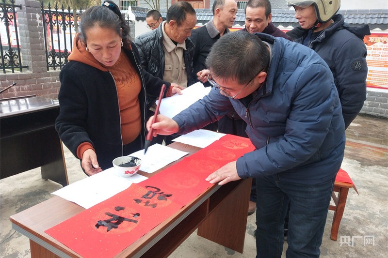 "年年顺景则源广岁岁平安福寿多吉星高照,这个寓意好,我就选它了!