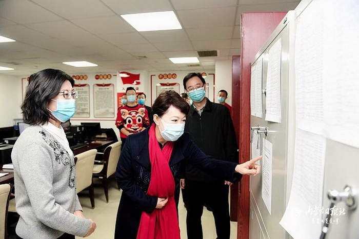 2月2日,自治区党委副书记,自治区主席王莉霞到自治区疫情防控指挥部