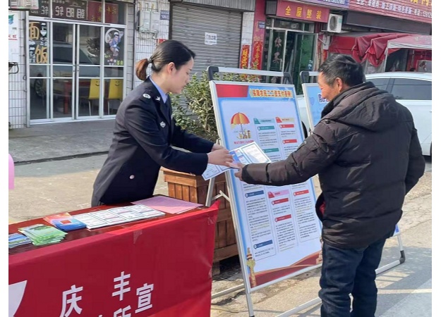 建湖县庆丰镇开展农民工学法周主题活动