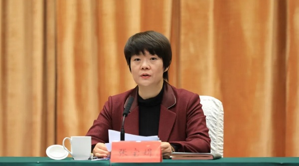 张宝娟代表扬州市四套班子向大会的召开表示热烈祝贺,向全市广大民营