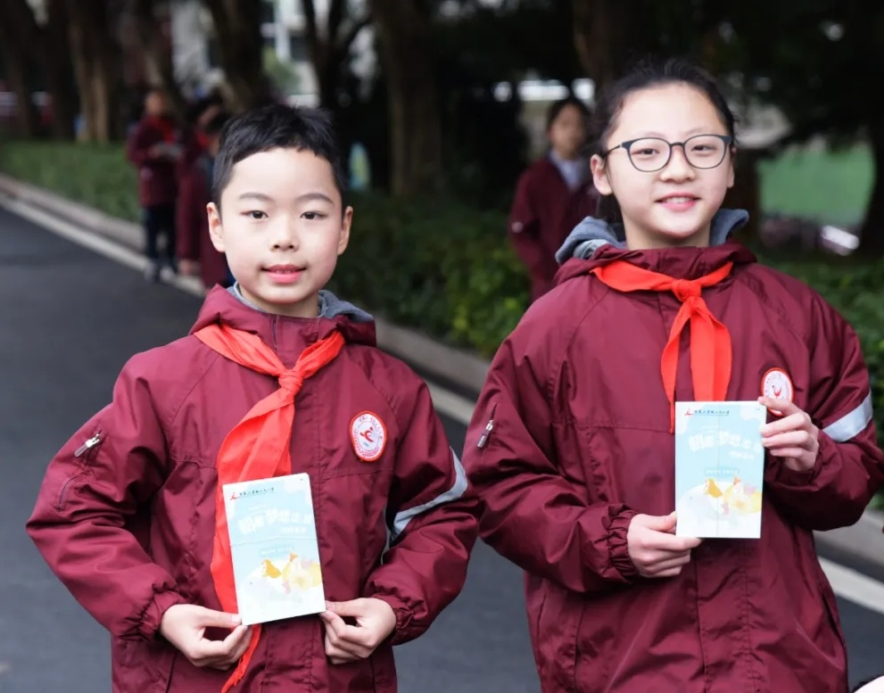 重庆大学城人民小学开学第一课仪式感满满