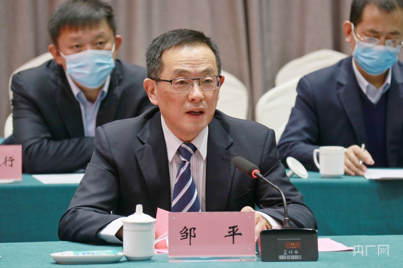 邹平发言(央广网发 王宁摄)中国农业银行河南省分行行长王大军称,将