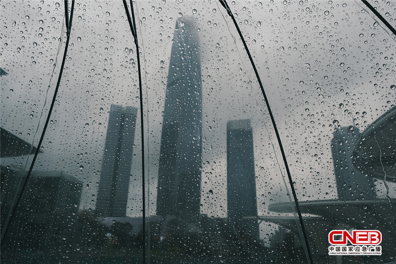 受拉尼娜影响广东清远迎来低温阴雨天气