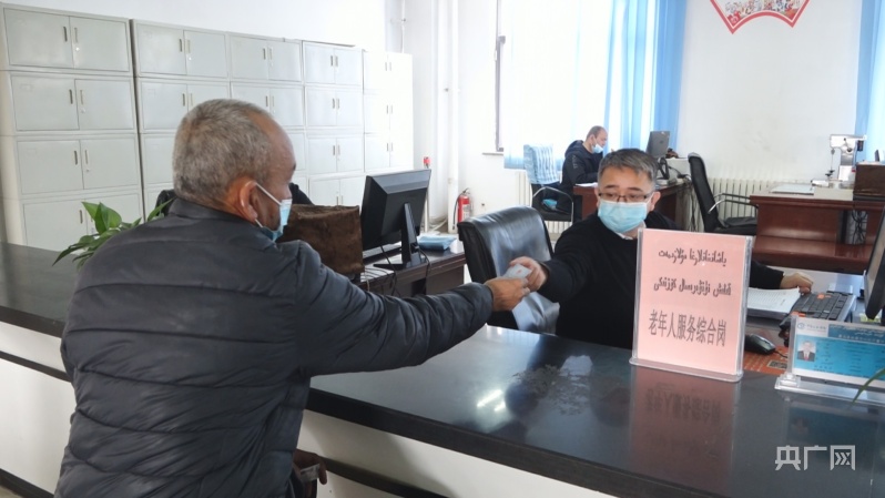 BOB全站新疆墨玉：人力资源和社会保障局社保中心荣获全国人社系统优质服务窗口称号(图1)